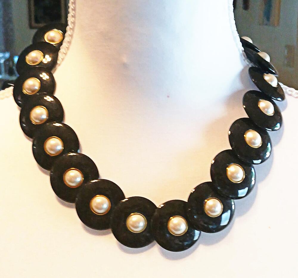 Vintage Art Deco Lucite Pearl Necklace